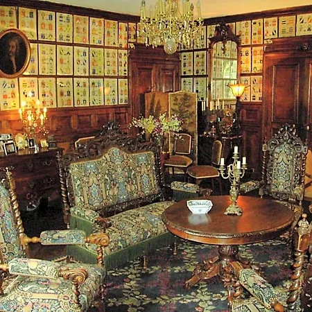 Chateau De Courbelimagne, Bed & Breakfast Raulhac
